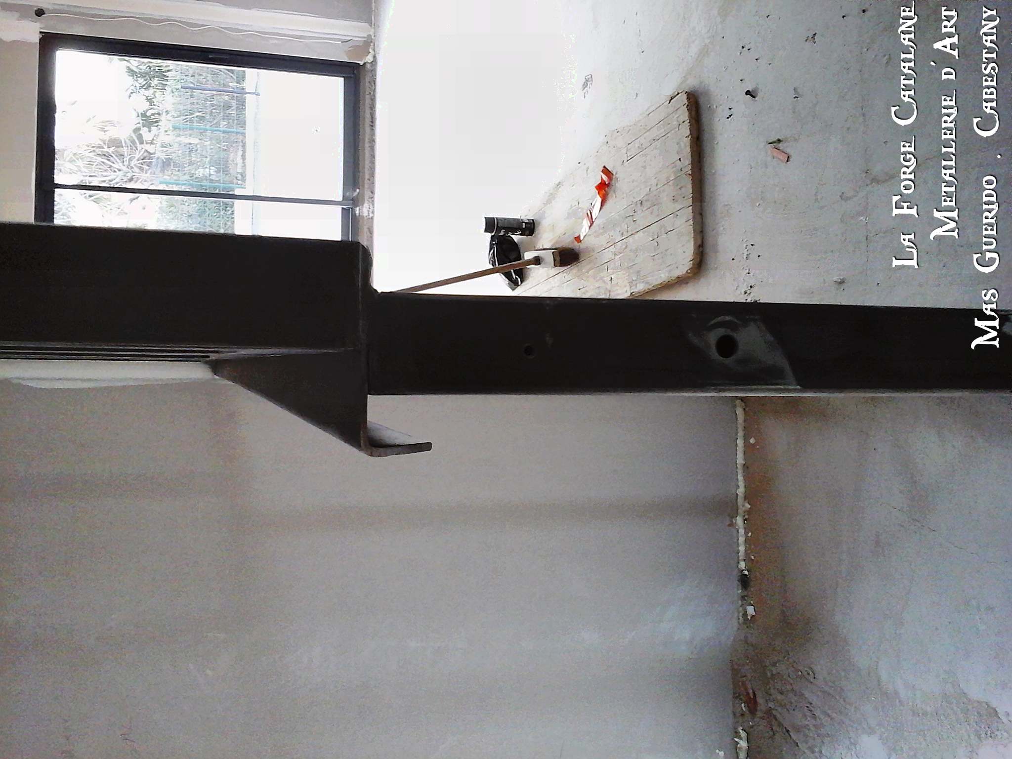 verriere type ancien atelier montage sur support a plaquer par le plaquiste avec tole pliee capotage forge catalane 2.jpg